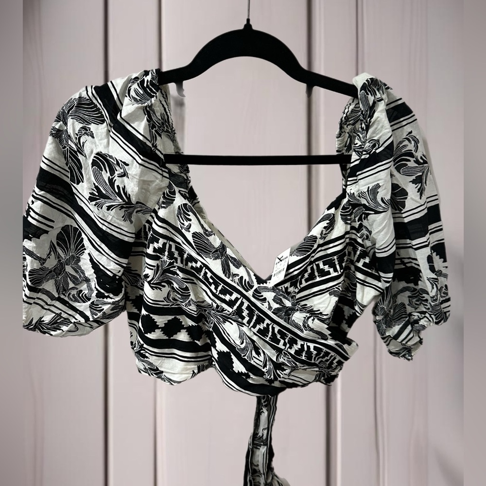 Black x white top